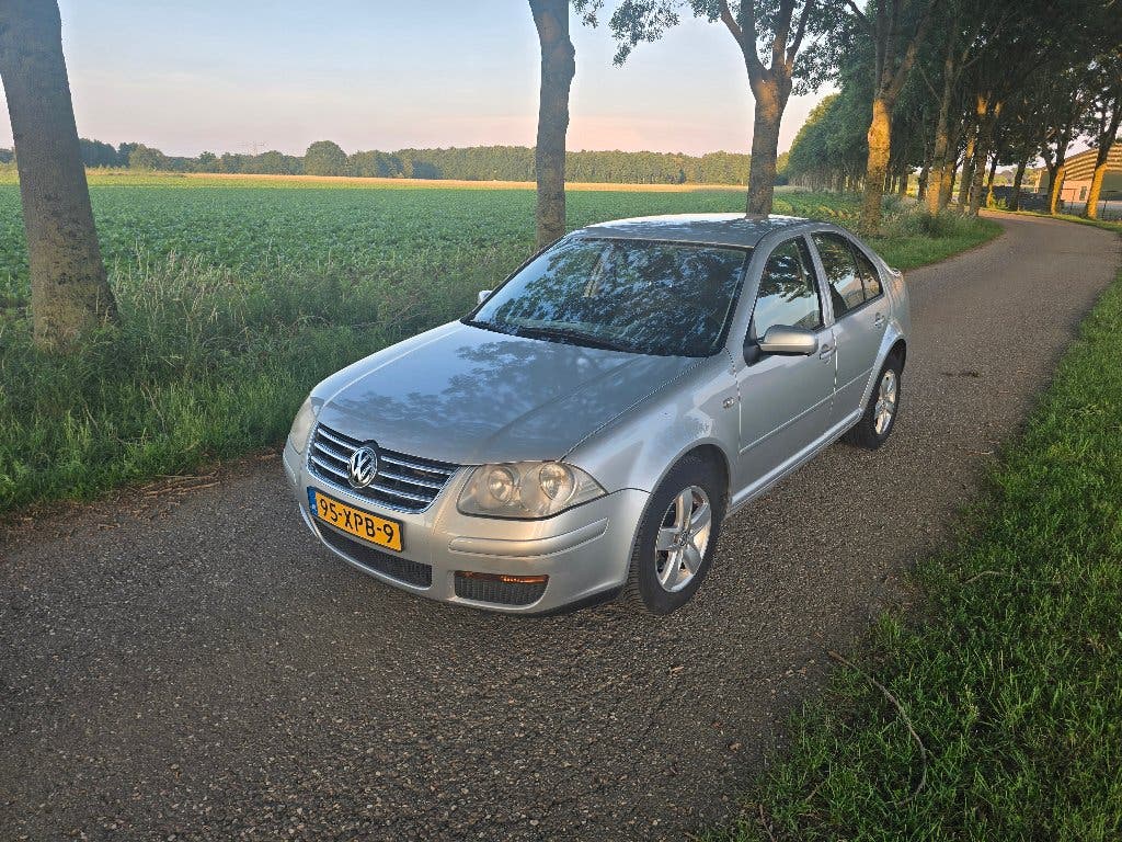 VOLKSWAGEN JETTA 2009